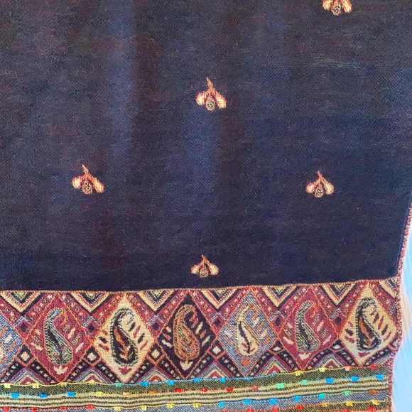 Beautiful pashmina style scarf/wrap - Picture 4 of 5